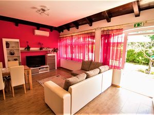 19129807-Ferienwohnung-2-Brtonigla-300x225-1