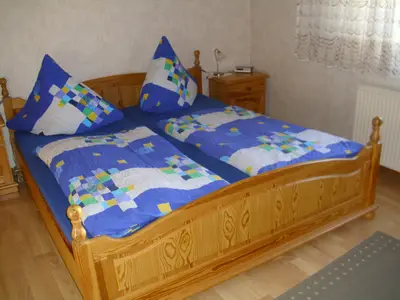 Schlafzimmer 1
