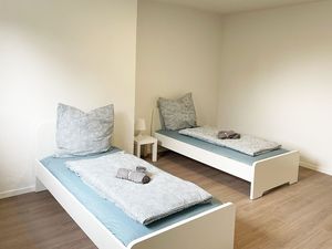 23646488-Ferienwohnung-5-Brühl-300x225-1