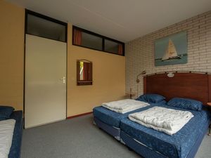 19353469-Ferienwohnung-4-Bruinisse-300x225-5