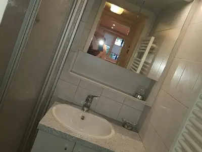 Bad mit WC und Dusche
