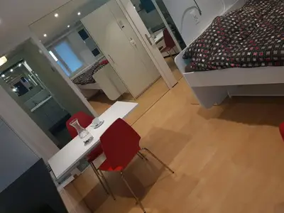 Wohnraum Richtung Küche und Bad