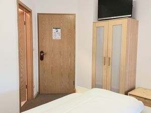 23832687-Ferienwohnung-5-Bubenreuth-300x225-3