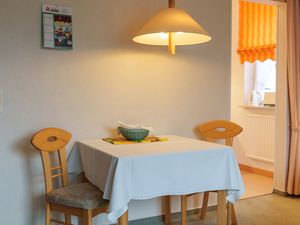 23954155-Ferienwohnung-4-Büsum-300x225-5