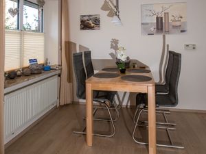 18352654-Ferienwohnung-2-Büsum-300x225-4