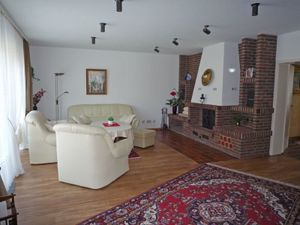 1656118-Ferienwohnung-4-Büsum-300x225-2