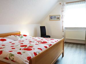 1656263-Ferienwohnung-2-Büsum-300x225-3