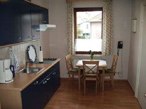 1656246-Ferienwohnung-4-Büsum-300x225-3