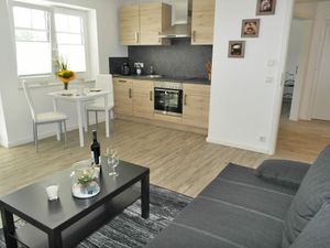 19246148-Ferienwohnung-3-Büsum-300x225-2