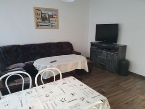 22496047-Ferienwohnung-4-Bützow-300x225-0