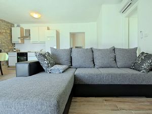 24001560-Ferienwohnung-4-Buje-300x225-1