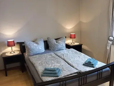 Schlafzimmer 1