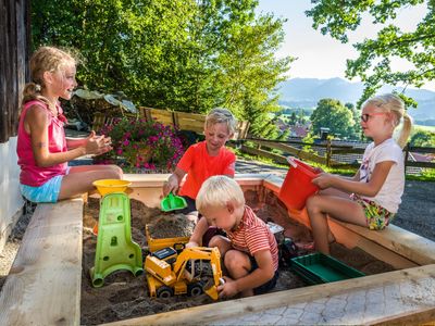 Sandkasten für unsere kleinen Gäste