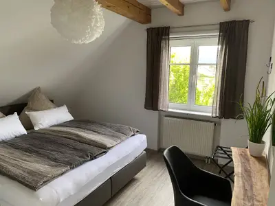 Schlafzimmer 1