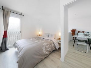 24003769-Ferienwohnung-4-Bussy-Saint-Georges-300x225-4