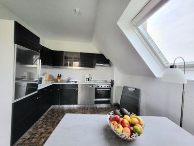 Im Wohnraum integrierte Küche