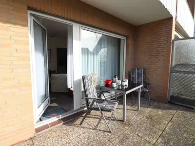 Terrassen mit Sitzgelegenheit