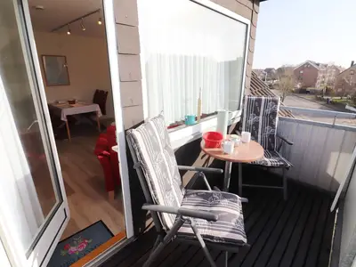 Balkon mit Sitzgelegenheit