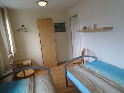 Ferienwohnung Sonne im Haus Struve, kleines Schlafzimmer mit Verdunkelungsplissee