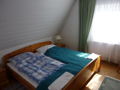 Schlafzimmer mit Doppelbett