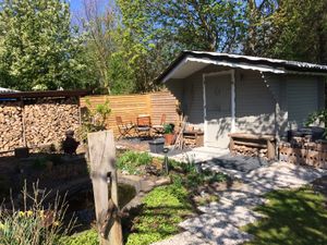 idyllischer Sitzplatz im Garten