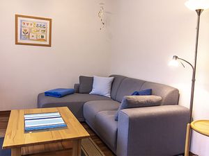 gemütliches Sofa im Wohnraum