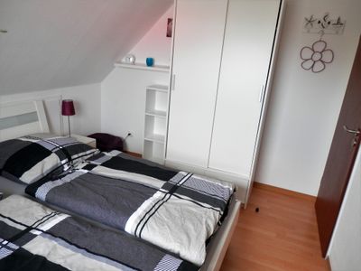 Schlafzimmer mit Schiebetürschrank