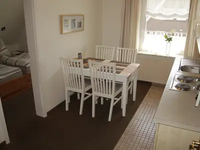 Einbauküche mit Essecke