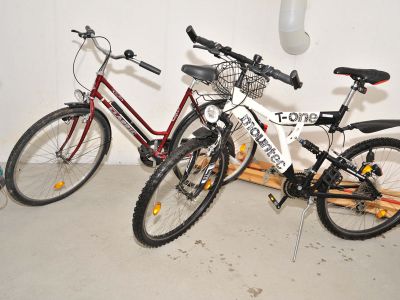 Fahrräder im Keller der Wohnung