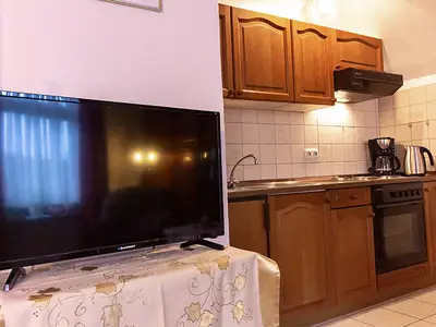 offene Küchenzeile im Wohn- und Schlafraum