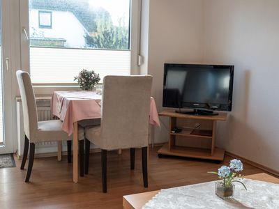 Essecke und Zugang zur Terrasse im Wohnzimmer