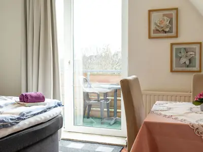 Zugang zum Balkon vom Wohn-Schlafraum