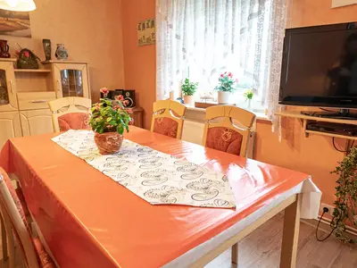 Esstisch im Wohnzimmer