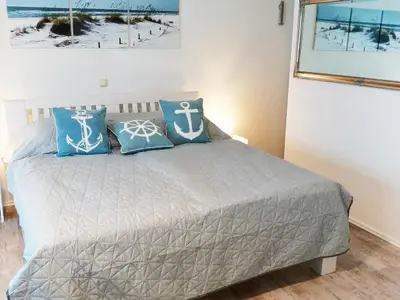 Doppelbett im Wohnraum