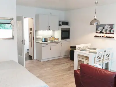 zusätzliche offene Küchenzeile im Wohnraum