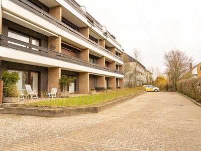 Parkplätze am Gebäude