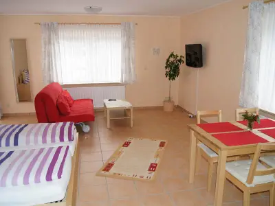 Wohn- und Schlafzimmer