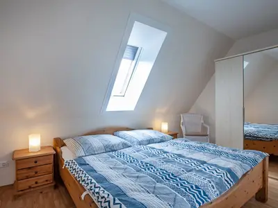 1. Schlafraum mit Doppelbett
