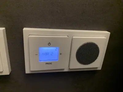 Eingebautes Radio in der Wohnküche
