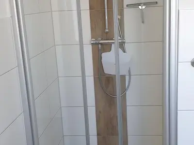 Bad * Bild 4  (Dusche ist ebenerdig)