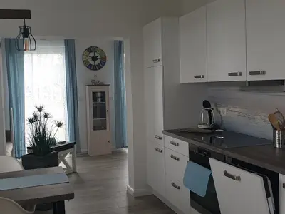 Blick von Küche ins Wohnzimmer (EG)