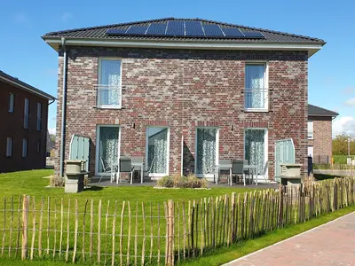 Doppel-Stadtvilla mit Terasse und Grill