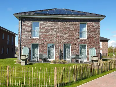 Doppel-Stadtvilla mit Terrasse und Grill