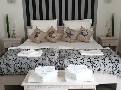 Schlafzimmer 1 im OG * Bild 1 (Doppelbett 1,80x2,00)