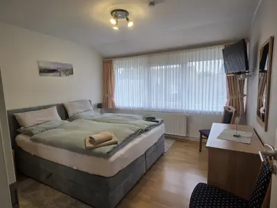 Schlafraum mit Doppelbett
