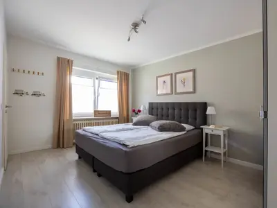 Schlafzimmer mit Doppelbett