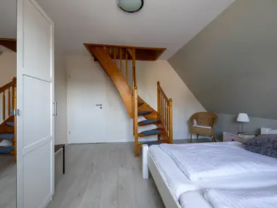 Erstes Schlafzimmer mit Übergang in das 2. Schlafzimmer
