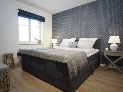 Schlafzimmer 1