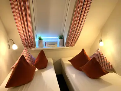 2. Schlafzimmer