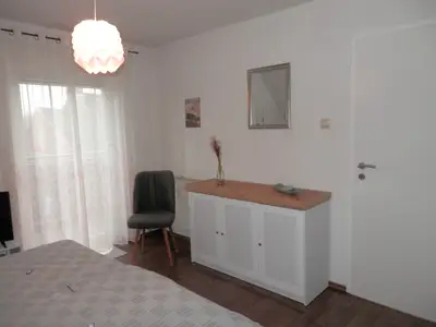 Schlafzimmer 1 mit kl. Balkon